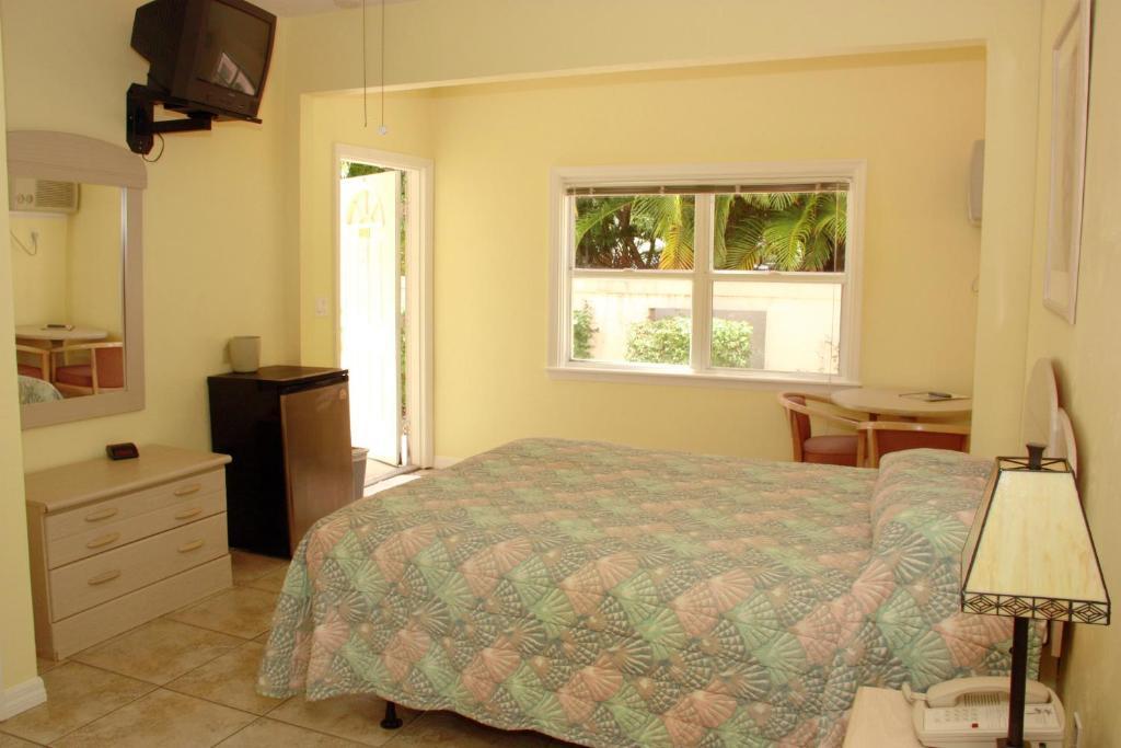 Hotel Rock Lake Not Open Due To Hurricane Damages Fort Myers Zimmer foto