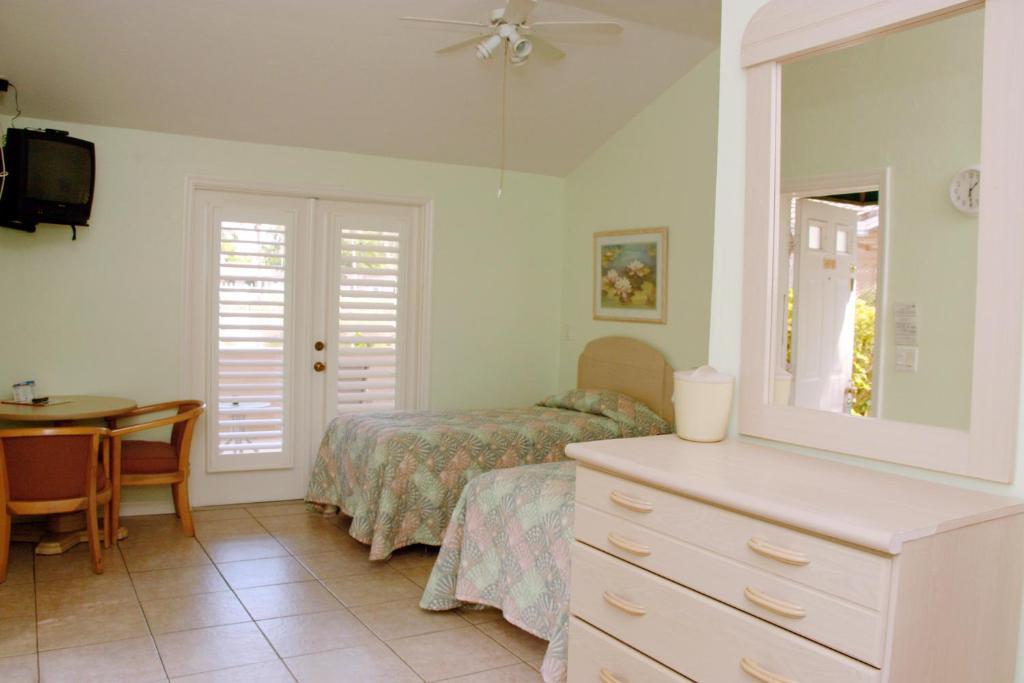 Hotel Rock Lake Not Open Due To Hurricane Damages Fort Myers Zimmer foto