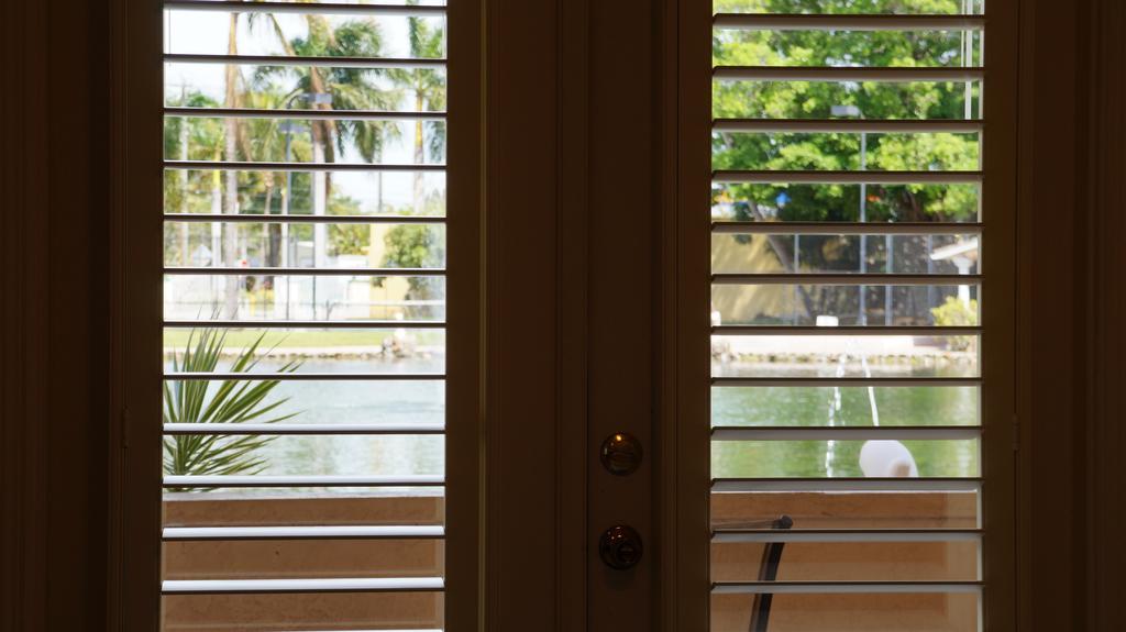 Hotel Rock Lake Not Open Due To Hurricane Damages Fort Myers Exterior foto